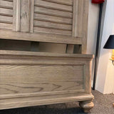 QUEEN Haverty's Platform Bed